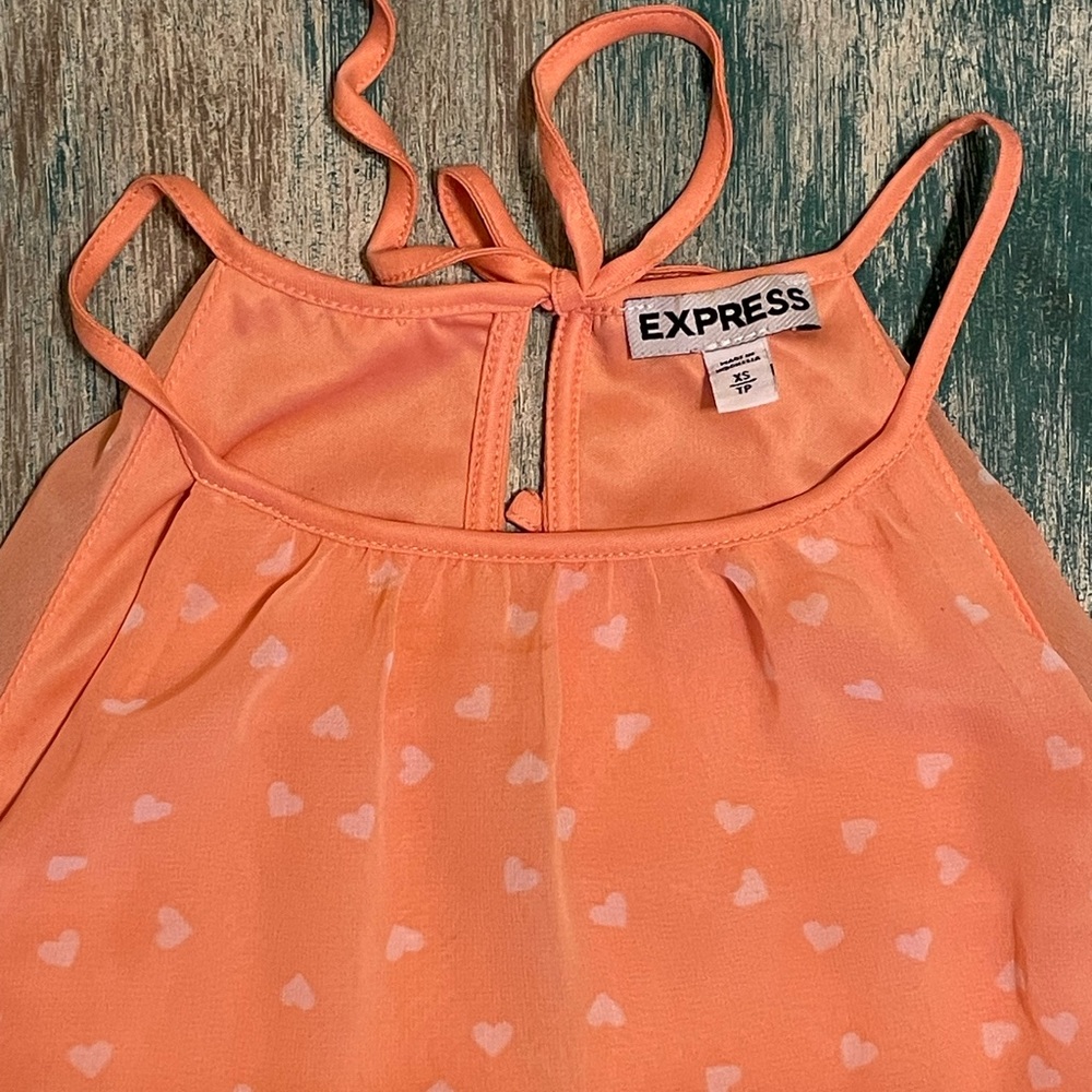 Express XS Peach/Heart Pattern Tank 🍑 🤍 - Picture 2 of 5